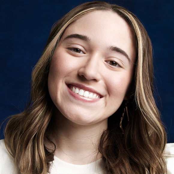 Hurley & Volk Orthodontics Schaumburg, IL Invisalign treatment | Smiling teen girl